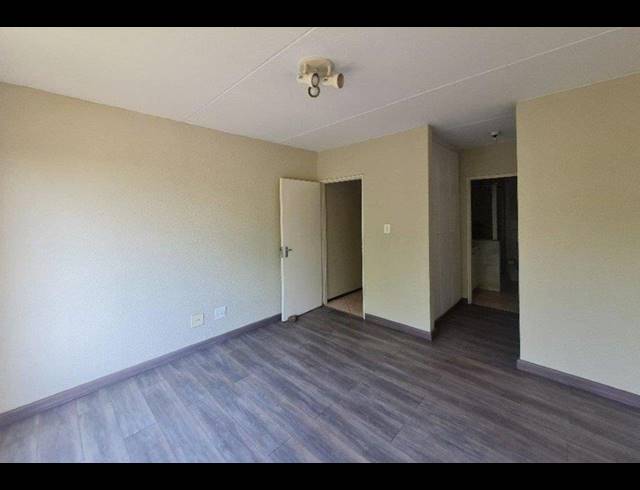 2 BEDROOM APARTMENT FOR SALE IN DOWERGLEN EXT 4